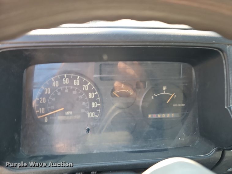 image for item EI8532 2002 Isuzu  NPR flatbed truck