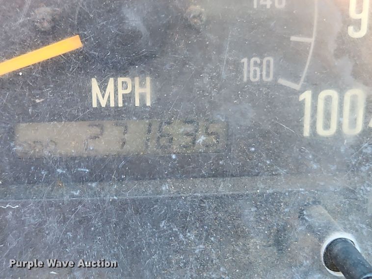 image for item EI8532 2002 Isuzu  NPR flatbed truck