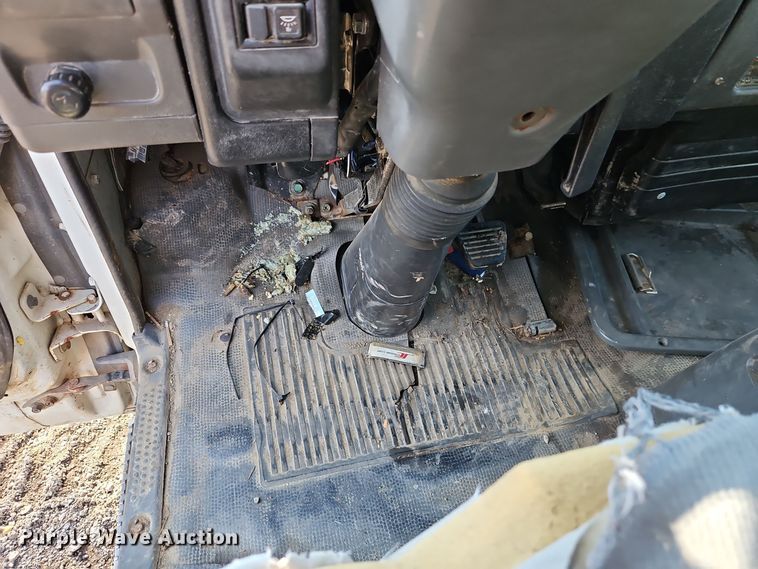 image for item EI8532 2002 Isuzu  NPR flatbed truck