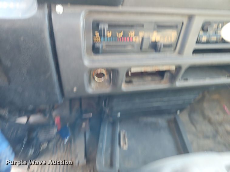 image for item EI8532 2002 Isuzu  NPR flatbed truck