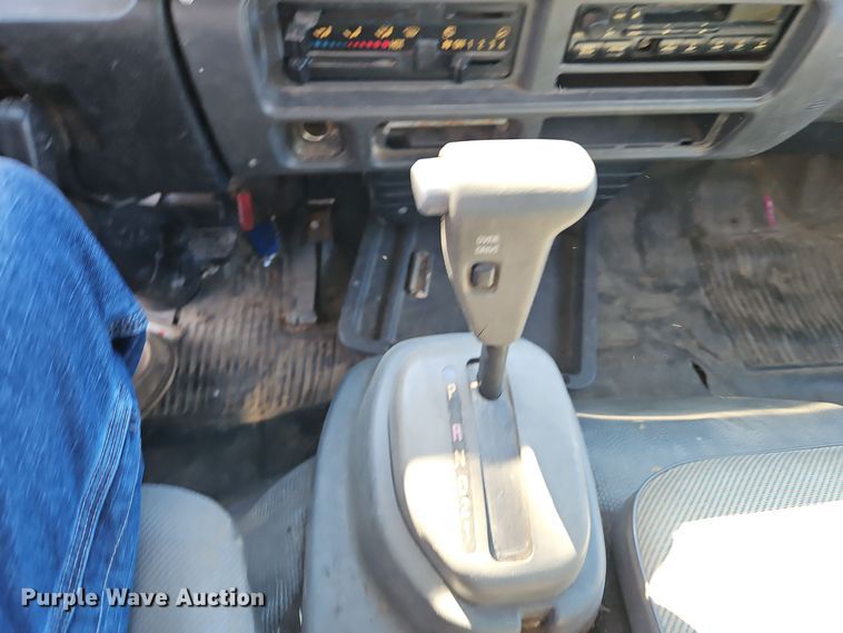 image for item EI8532 2002 Isuzu  NPR flatbed truck