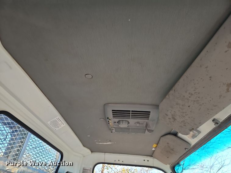 image for item EI8532 2002 Isuzu  NPR flatbed truck