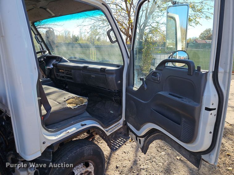 image for item EI8532 2002 Isuzu  NPR flatbed truck