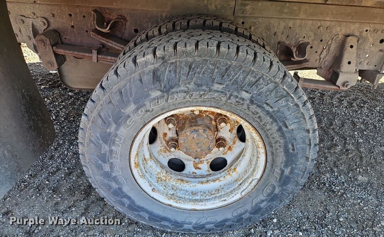 image for item EI8532 2002 Isuzu  NPR flatbed truck