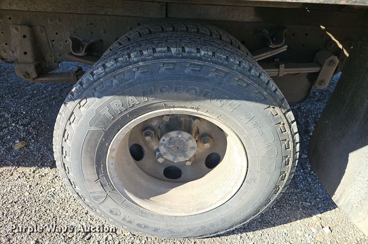 image for item EI8532 2002 Isuzu  NPR flatbed truck