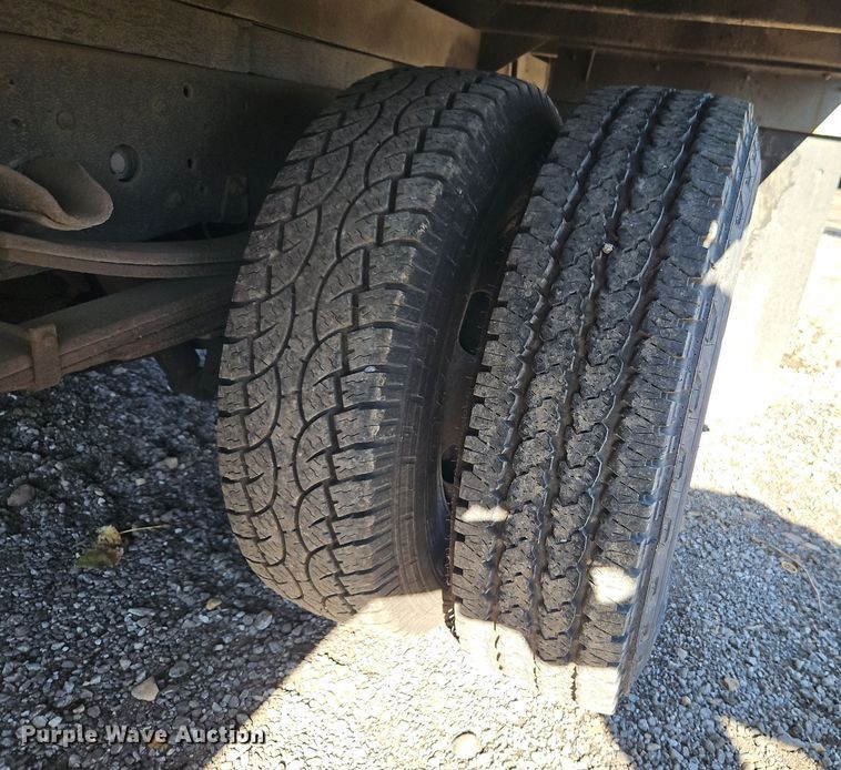 image for item EI8532 2002 Isuzu  NPR flatbed truck