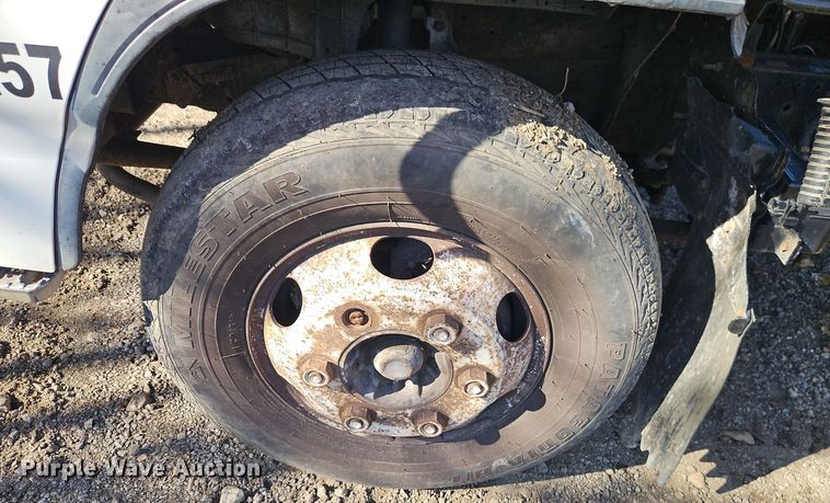 image for item EI8532 2002 Isuzu  NPR flatbed truck