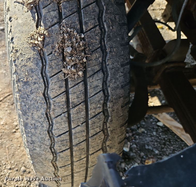 image for item EI8532 2002 Isuzu  NPR flatbed truck