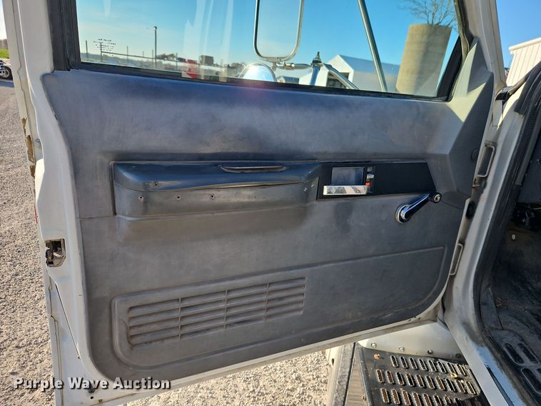 image for item EI8604 1995 Chevrolet Kodiak utility / service truck