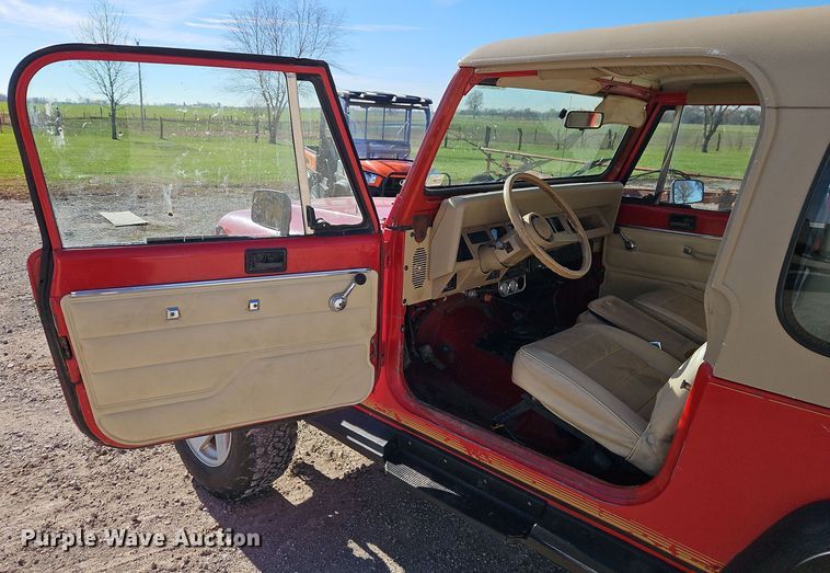 image for item EI8606 1990 Jeep Wrangler SUV