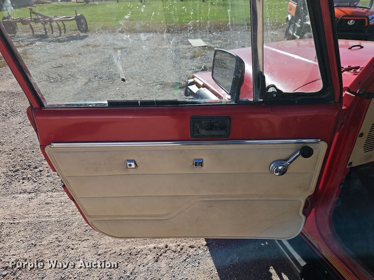 image for item EI8606 1990 Jeep Wrangler SUV