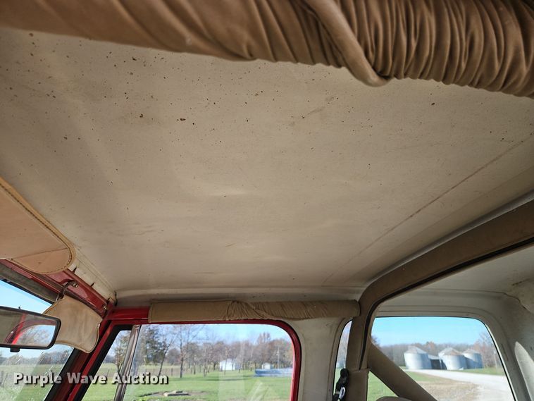 image for item EI8606 1990 Jeep Wrangler SUV