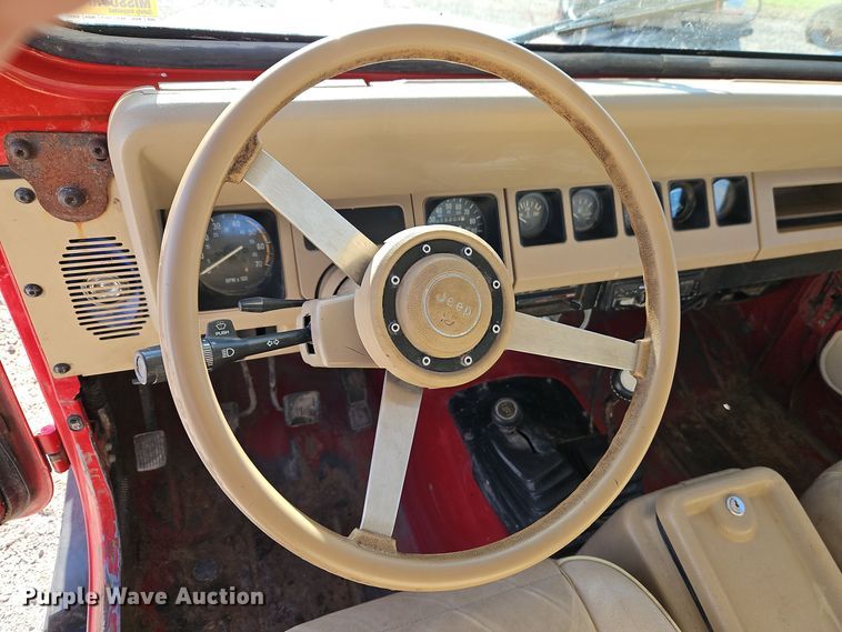 image for item EI8606 1990 Jeep Wrangler SUV