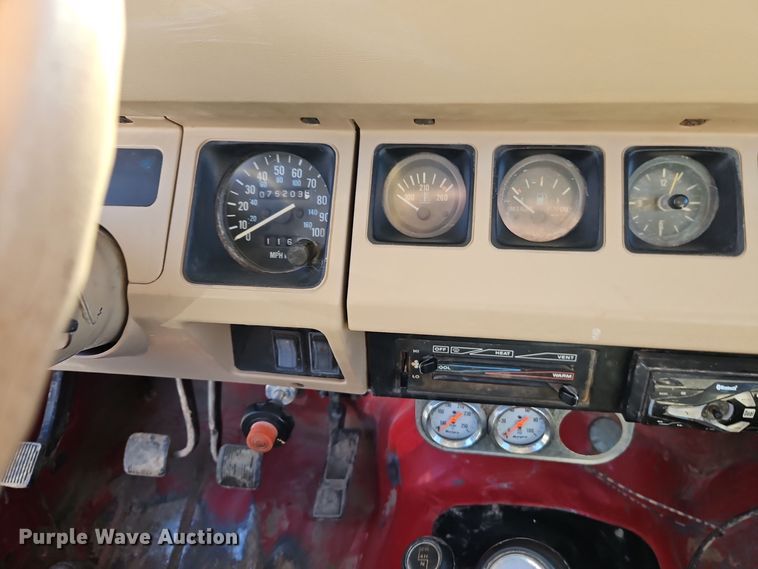 image for item EI8606 1990 Jeep Wrangler SUV