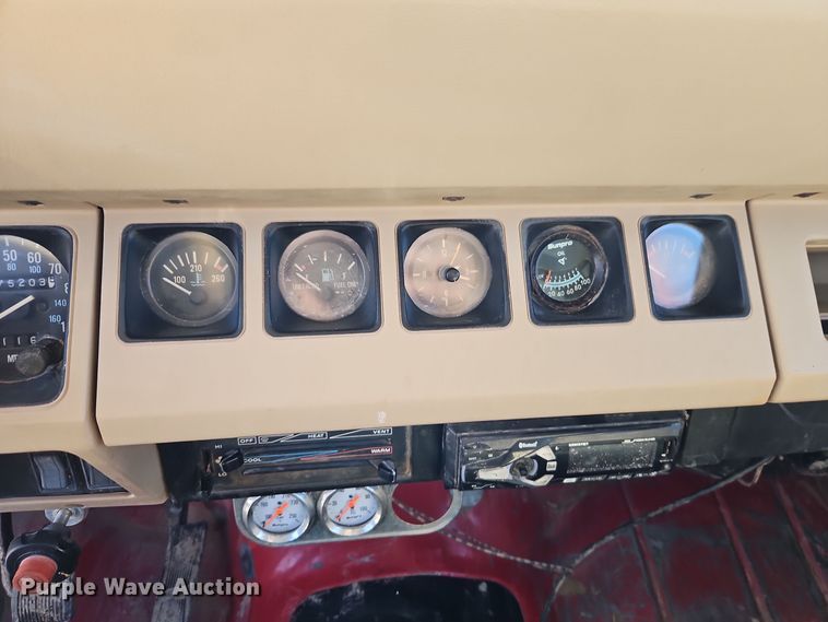 image for item EI8606 1990 Jeep Wrangler SUV