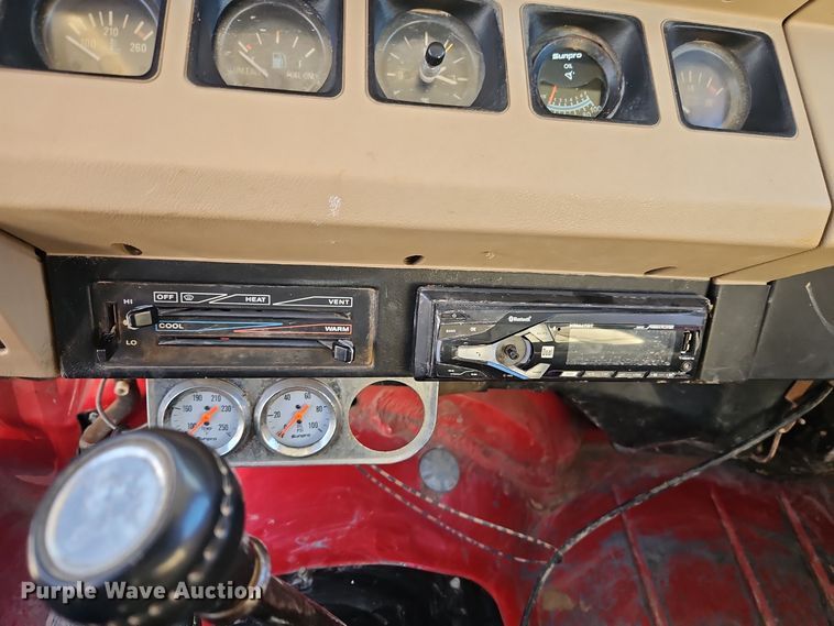 image for item EI8606 1990 Jeep Wrangler SUV