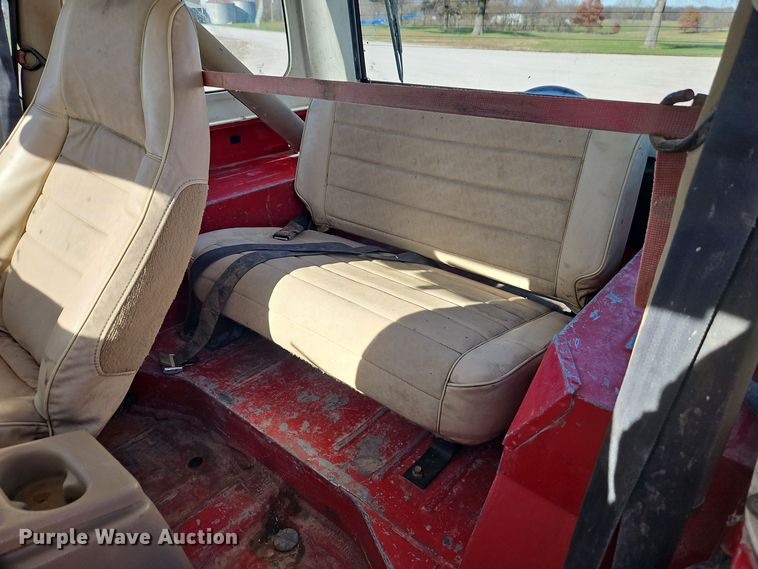 image for item EI8606 1990 Jeep Wrangler SUV