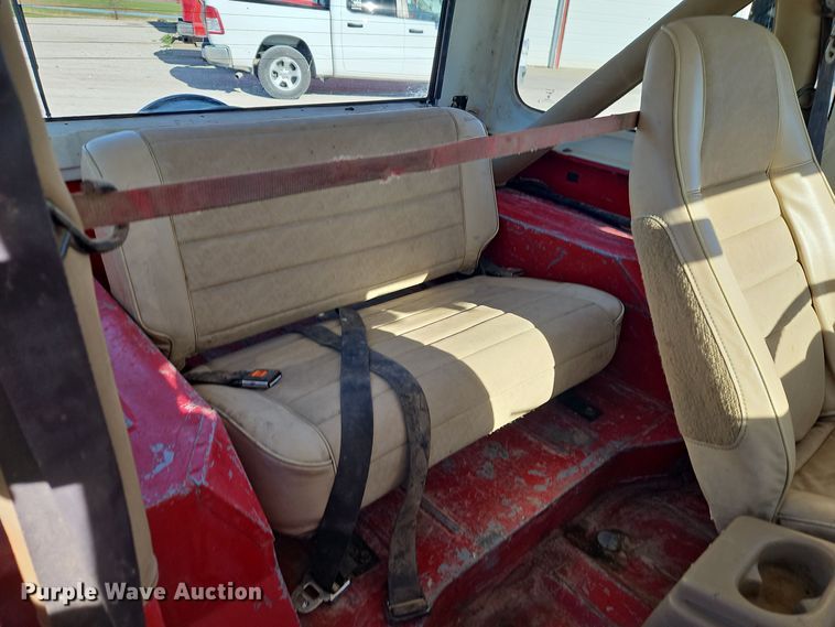 image for item EI8606 1990 Jeep Wrangler SUV