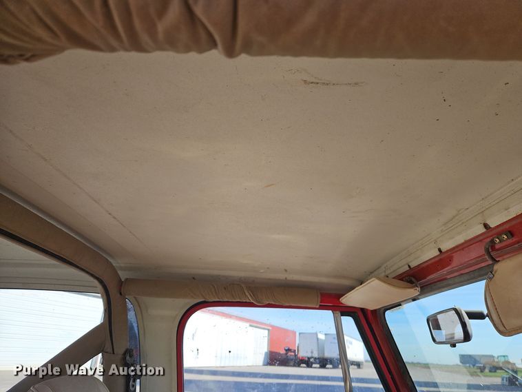 image for item EI8606 1990 Jeep Wrangler SUV