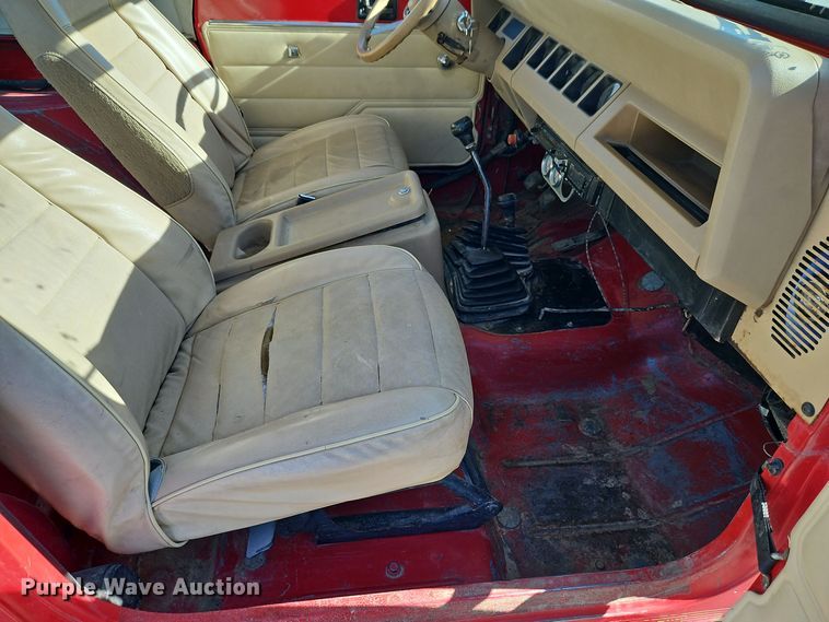 image for item EI8606 1990 Jeep Wrangler SUV