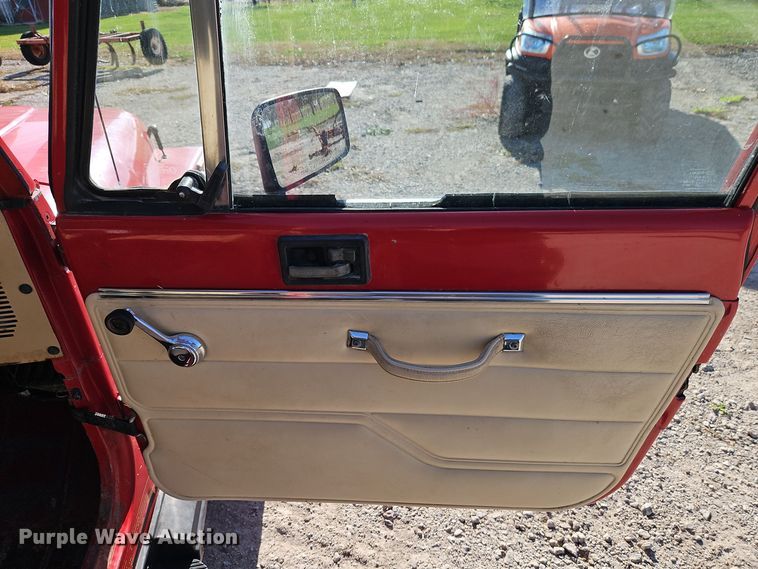 image for item EI8606 1990 Jeep Wrangler SUV