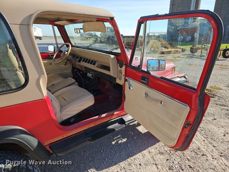 image for item EI8606 1990 Jeep Wrangler SUV