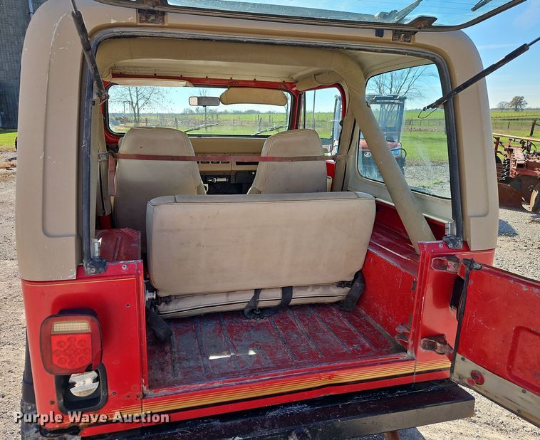 image for item EI8606 1990 Jeep Wrangler SUV