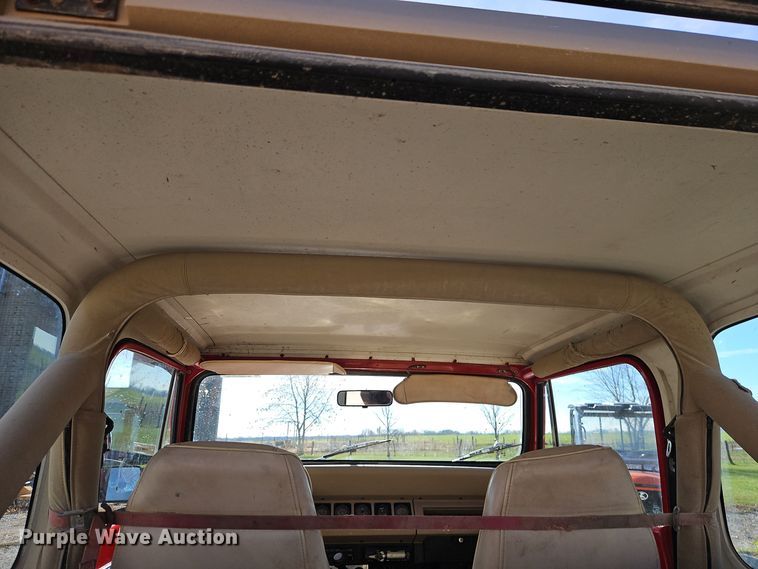 image for item EI8606 1990 Jeep Wrangler SUV