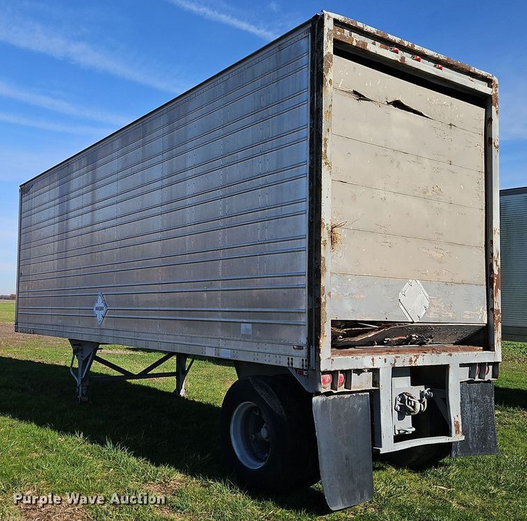 image for item EI8607 1984 Great Dane V10-700 dry van trailer
