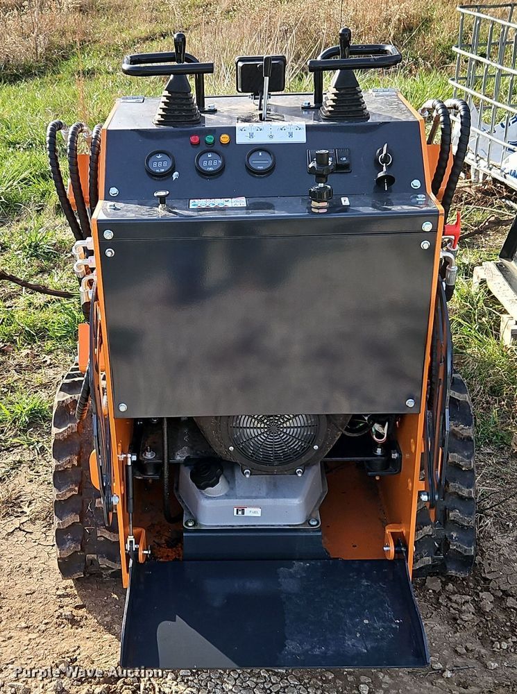 image for item EI8610 2024 LandHero LDH-T460 compact utility loader