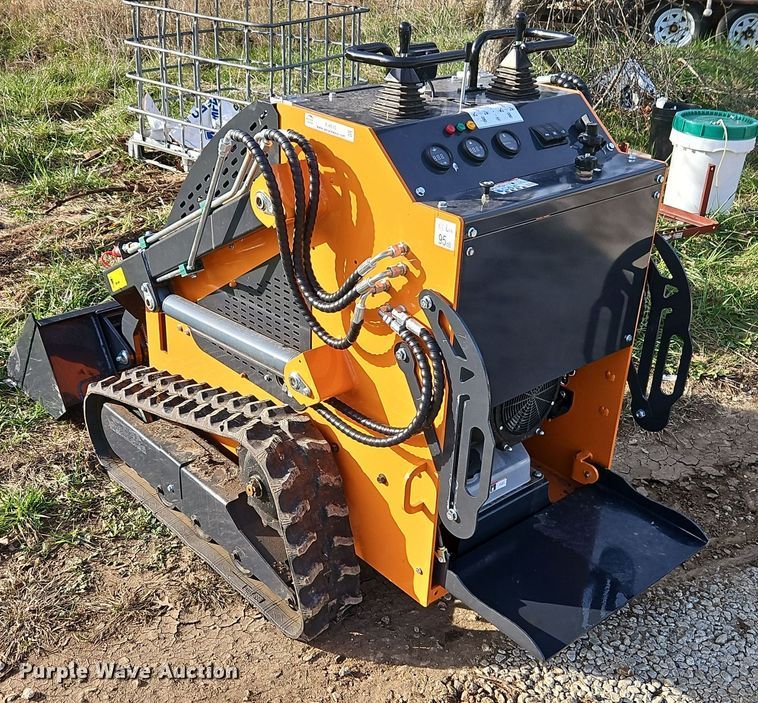 image for item EI8610 2024 LandHero LDH-T460 compact utility loader