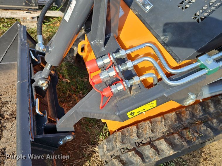 image for item EI8610 2024 LandHero LDH-T460 compact utility loader