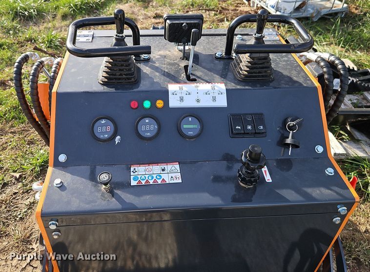 image for item EI8610 2024 LandHero LDH-T460 compact utility loader