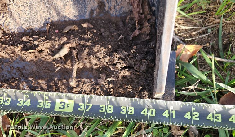 image for item EI8610 2024 LandHero LDH-T460 compact utility loader