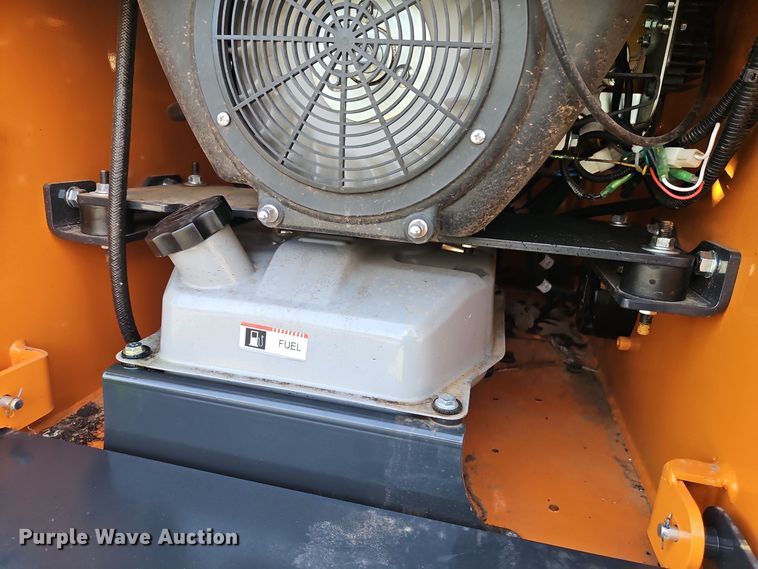 image for item EI8610 2024 LandHero LDH-T460 compact utility loader