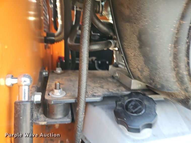 image for item EI8610 2024 LandHero LDH-T460 compact utility loader