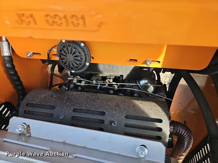 image for item EI8610 2024 LandHero LDH-T460 compact utility loader