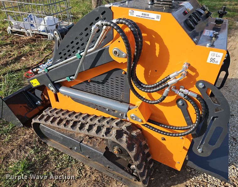 image for item EI8610 2024 LandHero LDH-T460 compact utility loader