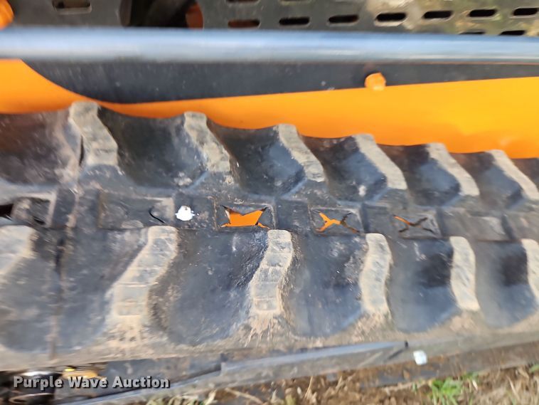 image for item EI8610 2024 LandHero LDH-T460 compact utility loader