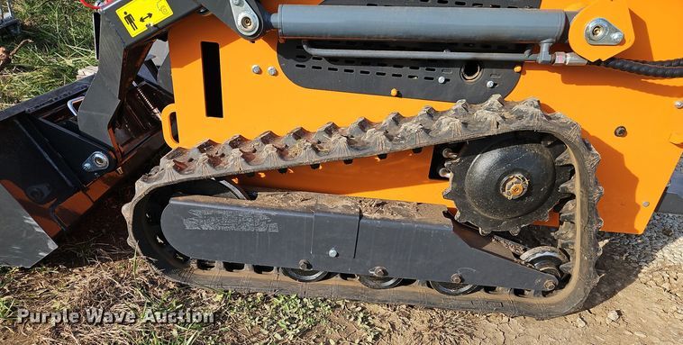 image for item EI8610 2024 LandHero LDH-T460 compact utility loader