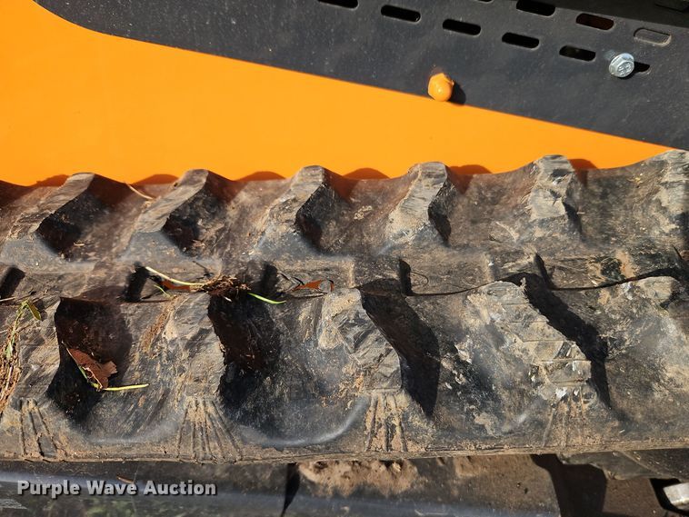 image for item EI8610 2024 LandHero LDH-T460 compact utility loader