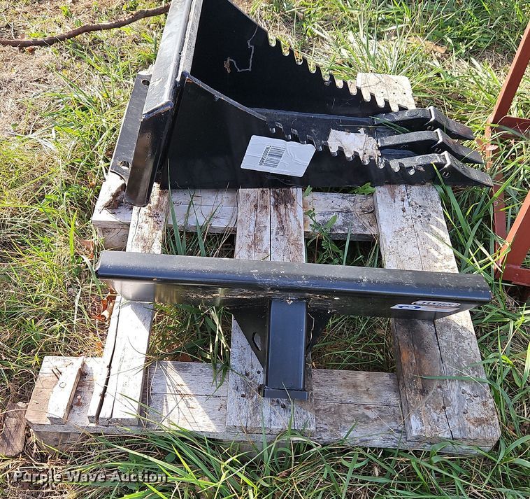 image for item EI8610 2024 LandHero LDH-T460 compact utility loader