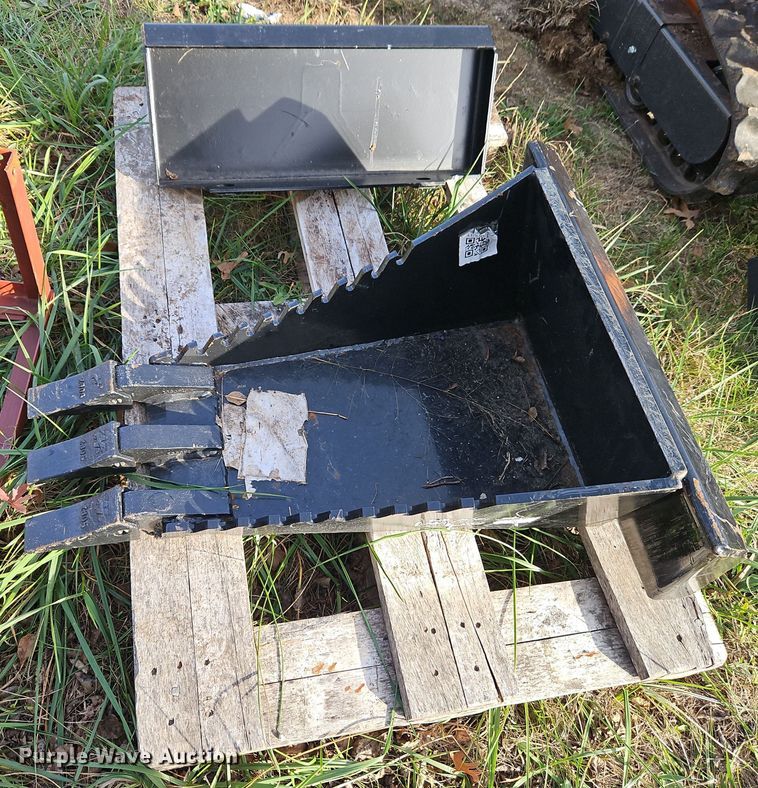 image for item EI8610 2024 LandHero LDH-T460 compact utility loader