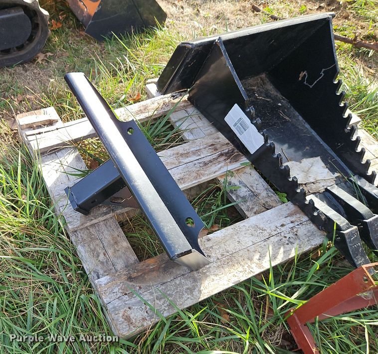 image for item EI8610 2024 LandHero LDH-T460 compact utility loader