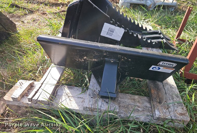 image for item EI8610 2024 LandHero LDH-T460 compact utility loader