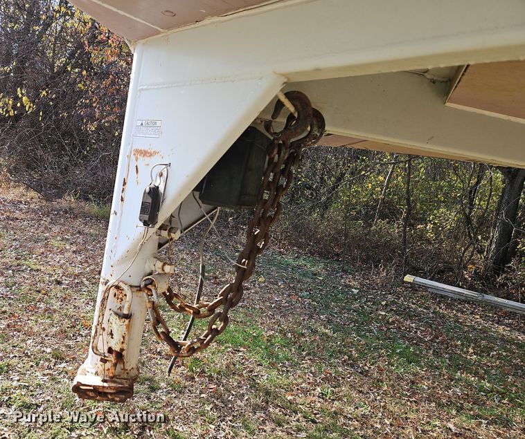 image for item EI8612 1999 CM Trailers enclosed cargo trailer