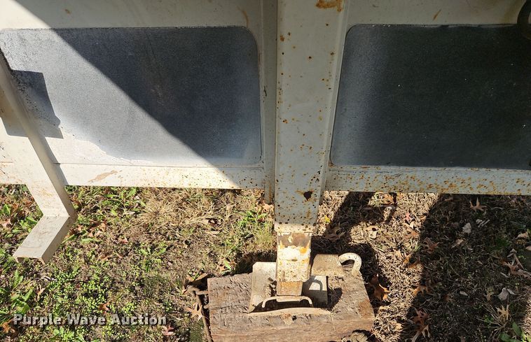 image for item EI8612 1999 CM Trailers enclosed cargo trailer