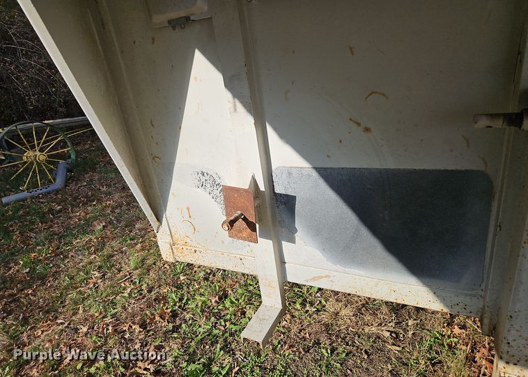 image for item EI8612 1999 CM Trailers enclosed cargo trailer