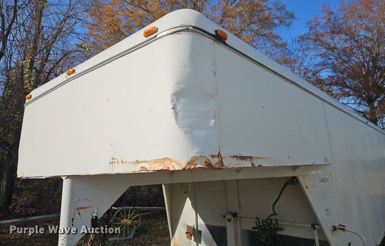 image for item EI8612 1999 CM Trailers enclosed cargo trailer