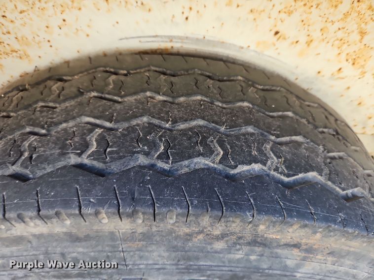 image for item EI8612 1999 CM Trailers enclosed cargo trailer